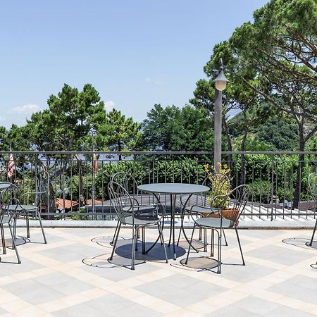Hotel La Pergoletta Sant'Agata sui due Golfi Bagian luar foto