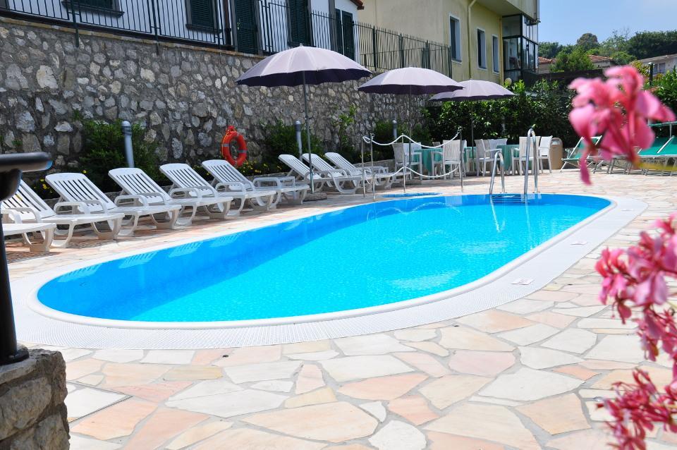 Hotel La Pergoletta Sant'Agata sui due Golfi Bagian luar foto