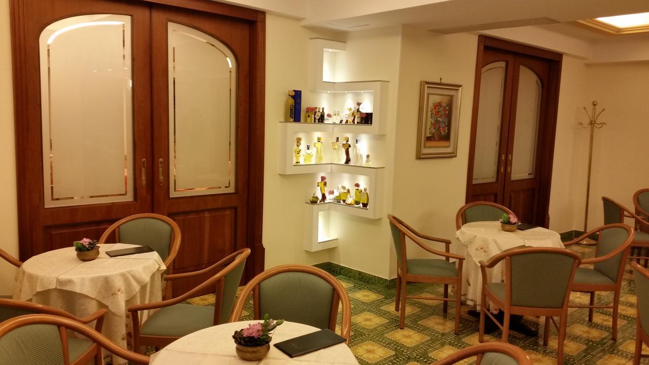 Hotel La Pergoletta Sant'Agata sui due Golfi Bagian luar foto