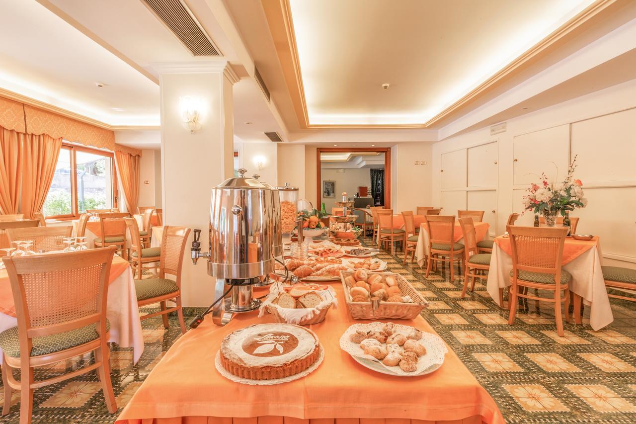 Hotel La Pergoletta Sant'Agata sui due Golfi Bagian luar foto