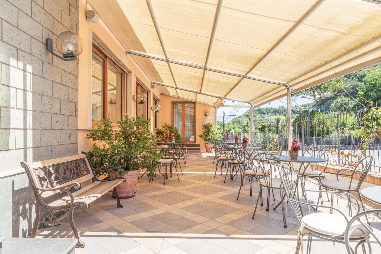 Hotel La Pergoletta Sant'Agata sui due Golfi Bagian luar foto