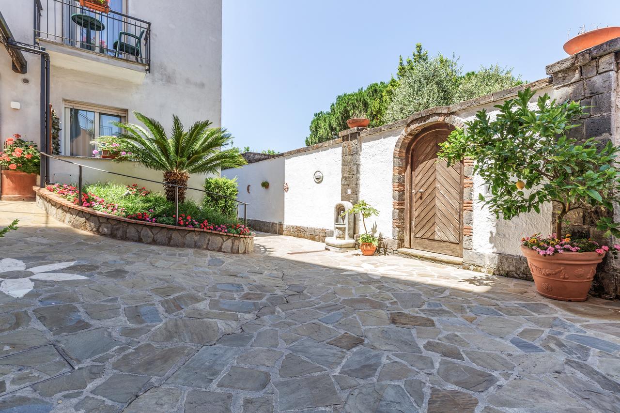 Hotel La Pergoletta Sant'Agata sui due Golfi Bagian luar foto
