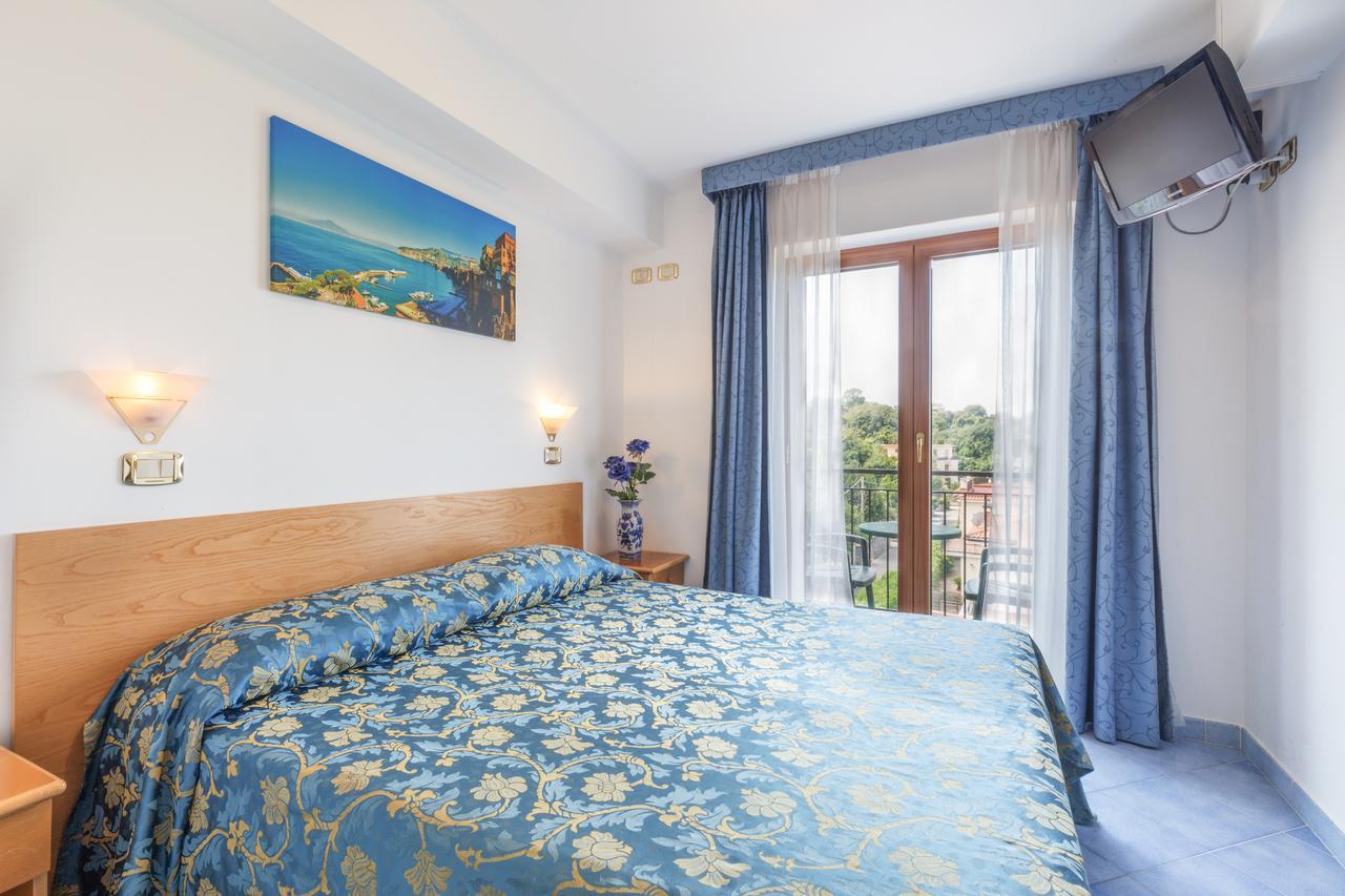 Hotel La Pergoletta Sant'Agata sui due Golfi Bagian luar foto