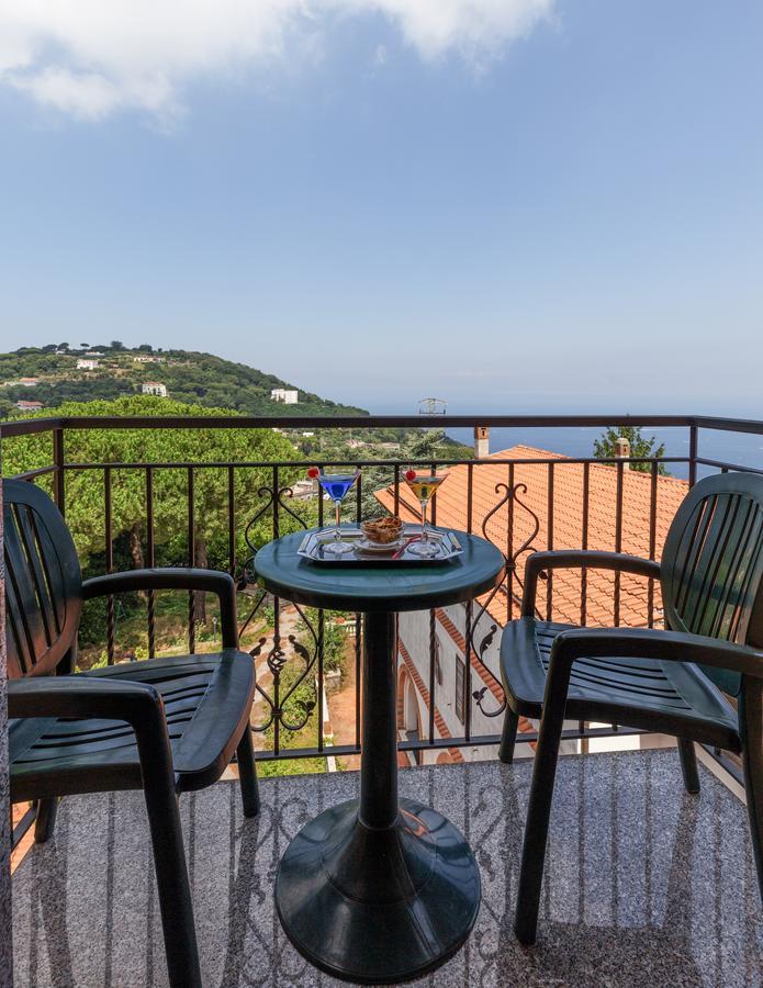 Hotel La Pergoletta Sant'Agata sui due Golfi Bagian luar foto