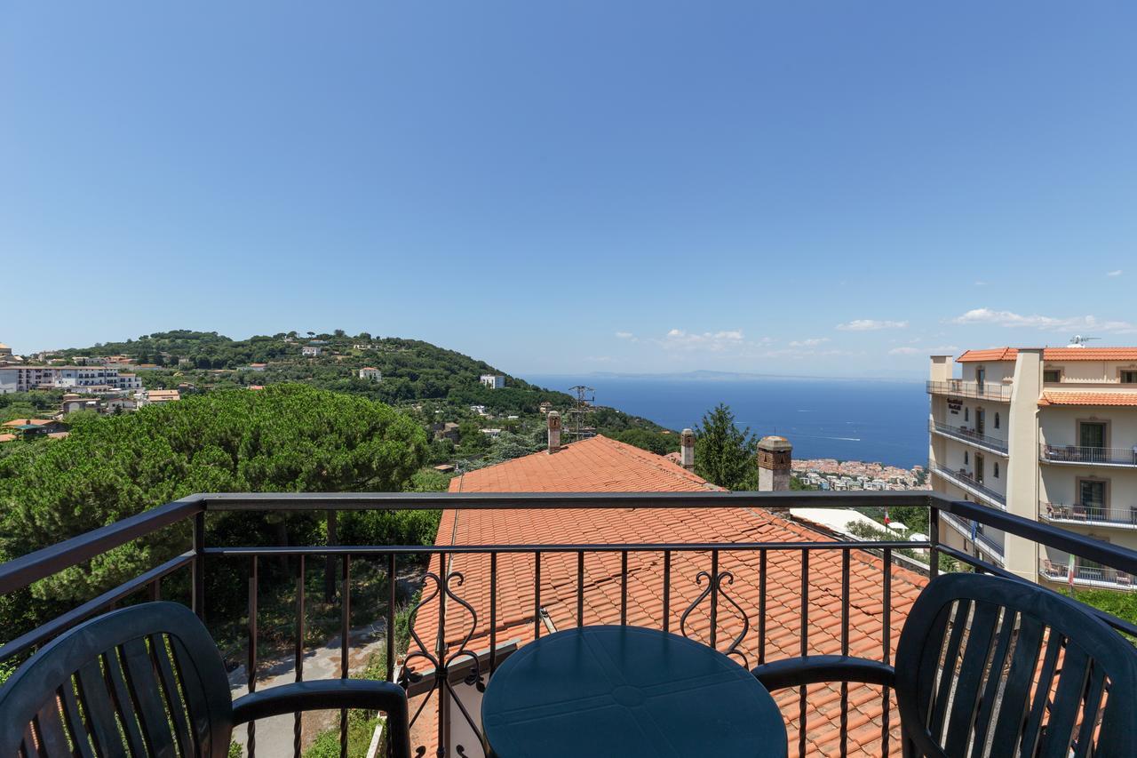 Hotel La Pergoletta Sant'Agata sui due Golfi Bagian luar foto
