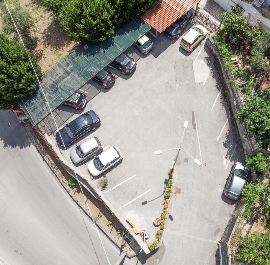 Hotel La Pergoletta Sant'Agata sui due Golfi Bagian luar foto